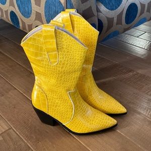 Lizard embossed 3/4 high boots
